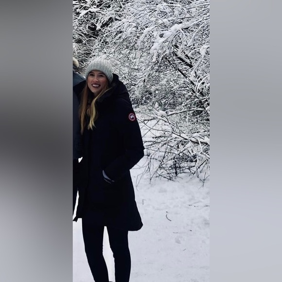 Authentic Canada Goose jacket, size XS, Navy - Picture 1 of 5